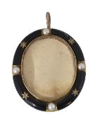 A mourning locket