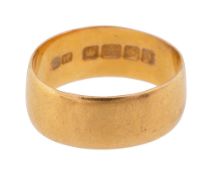 A 22ct gold band