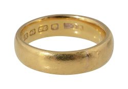 A 22ct gold band