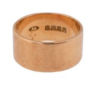A 18ct gold band