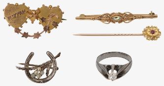 A group of accessories