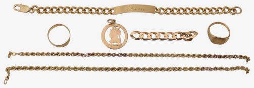 A collection of gentleman's accessories