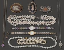 A collection of costume jewellery