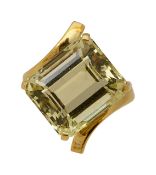 A yellow beryl single stone ring