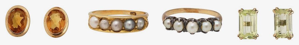 A collection of jewellery