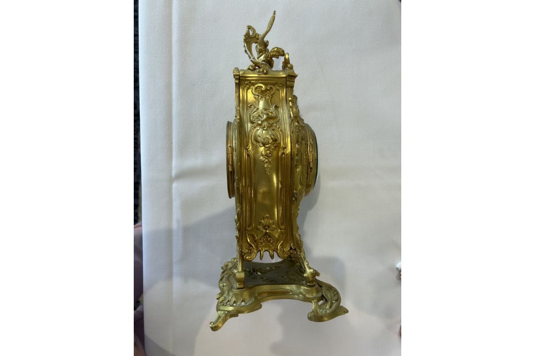 A late 19th century French Louis XV Rococo style gilt bronze clock garniture - Image 5 of 5