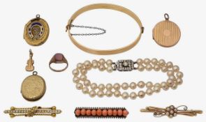 A collection of jewellery