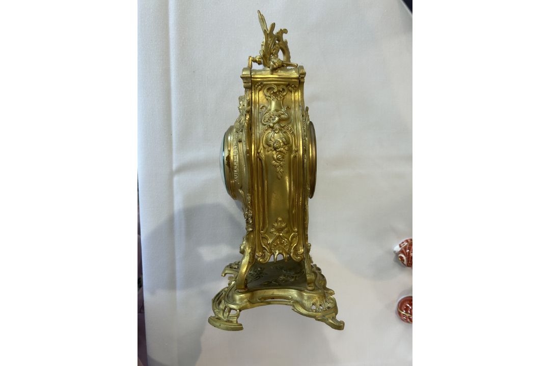 A late 19th century French Louis XV Rococo style gilt bronze clock garniture - Image 4 of 5