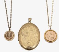 A 9ct gold oval locket