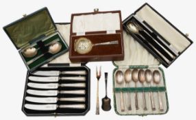 A collection of silver to include cased teaspoons and other items