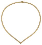 A tri-coloured flexible link necklace