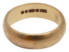 A 9ct gold wedding band