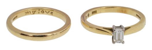 An 18ct gold and diamond single stone ring