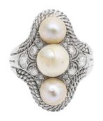 A cultured pearl & diamond ring