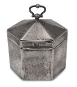 An Edwardian silver tea caddy