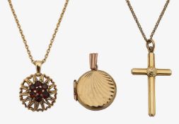 A small collection of 9ct gold