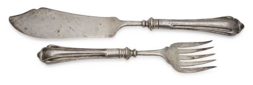 A pair of Edwardian silver fish servers