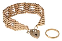 A 9ct gate bracelet and a 22ct band