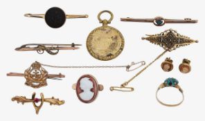 An interesting collection of jewellery including a vinaigrette fob, Royal Irish Rifles pin, Royal N