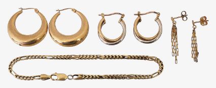 A 18ct gold 'fancy' figaro bracelet, two pair of hoop earrings and tassel drop earrings