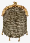 An early 20th century small chain mail coin purse in 9ct gold