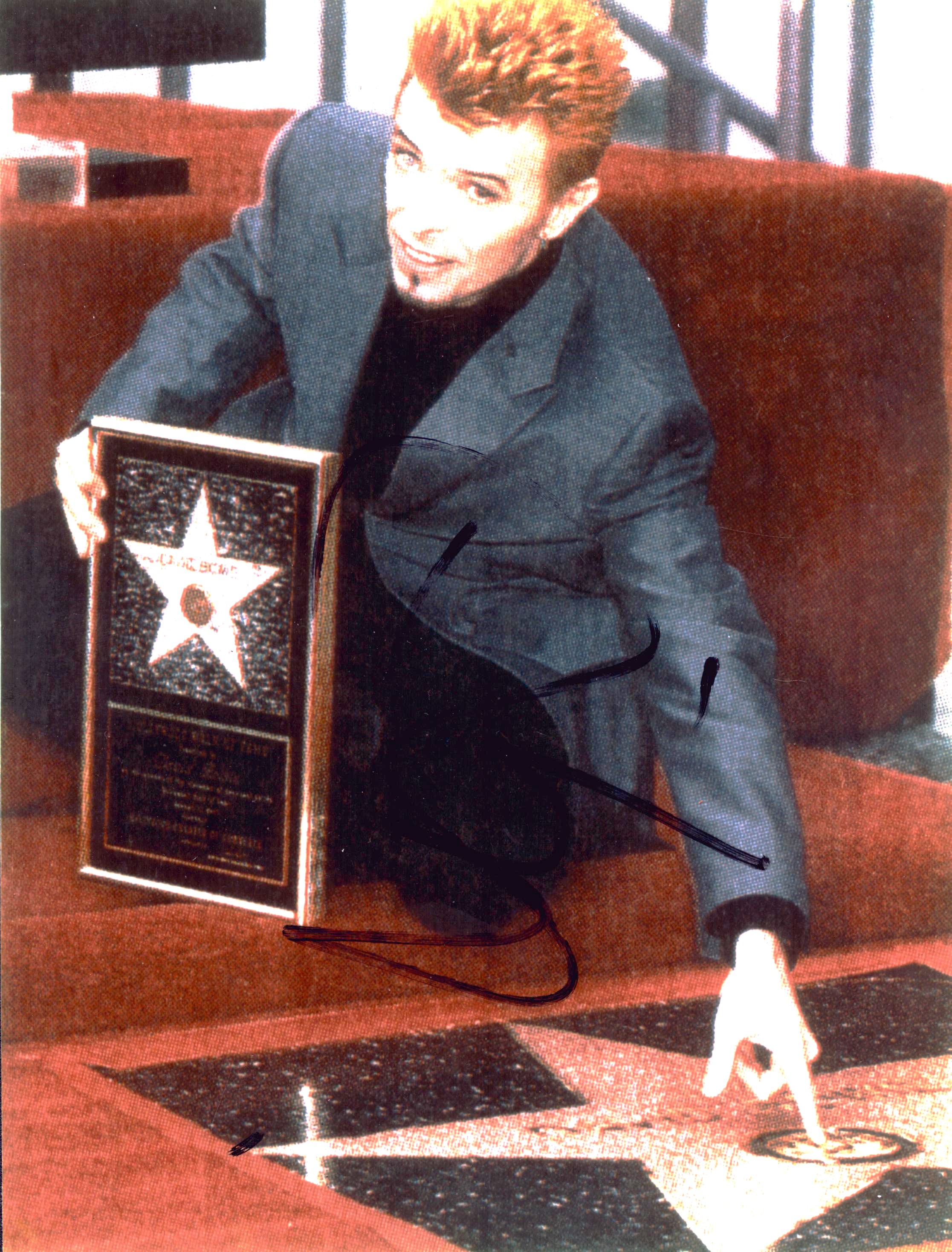 Daivid Bowie signed 10x8 inch colour photo. Good condition. All autographs come with a Certificate
