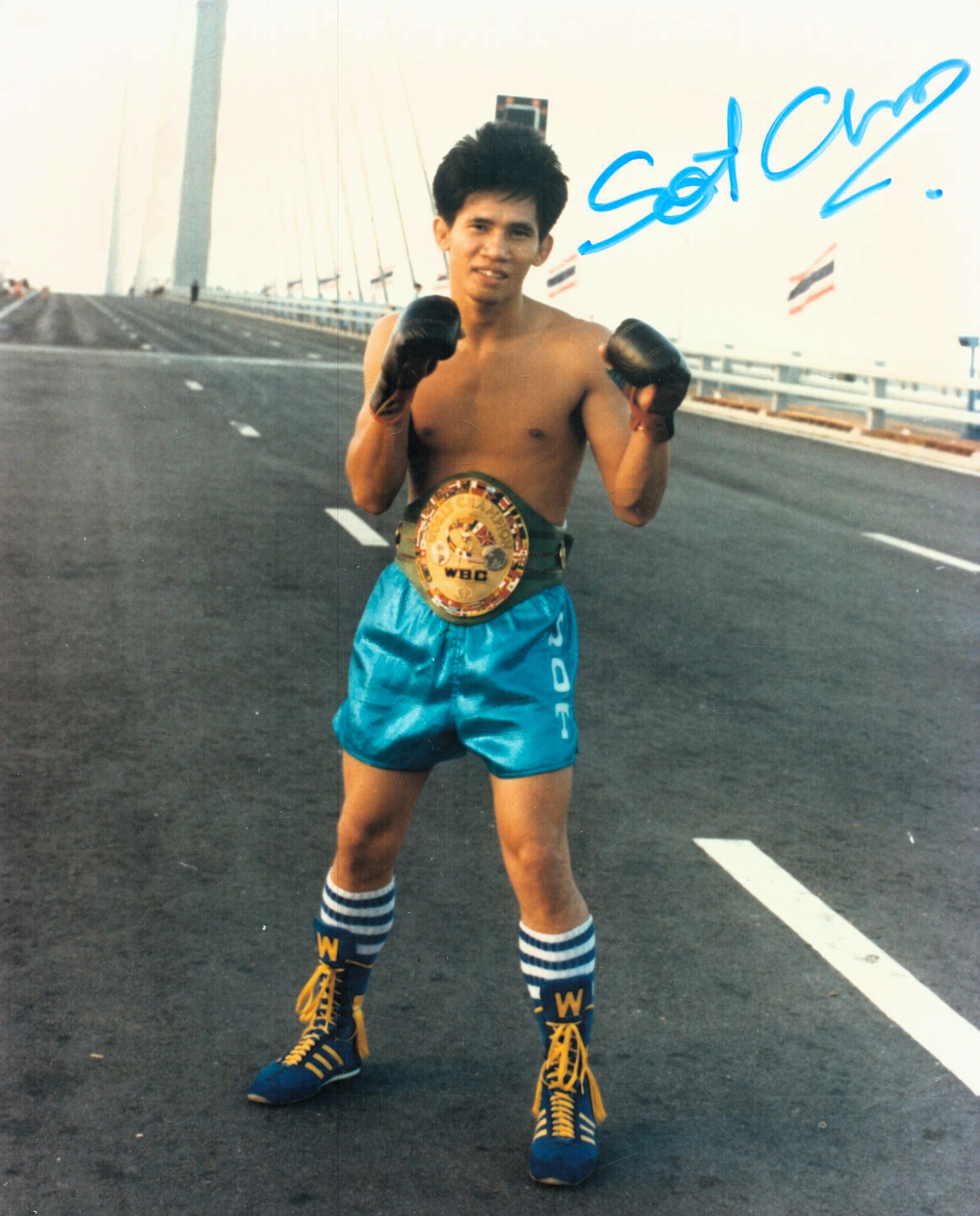 Sol Chitalada signed 10x8inch colour photo. Good condition Est.