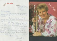 Joan Hinde signed 10x8 colour photo and ALS dated 29/7/98. Good condition. All autographs come