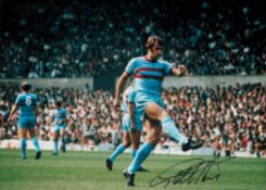 Geoff Hurst signed 16x12 inch colour print playing for West Ham. Good condition. Good condition. All