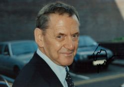 Tony Randall signed Approx. 8.5x6 Inch colour photo was an American actor of film, television and