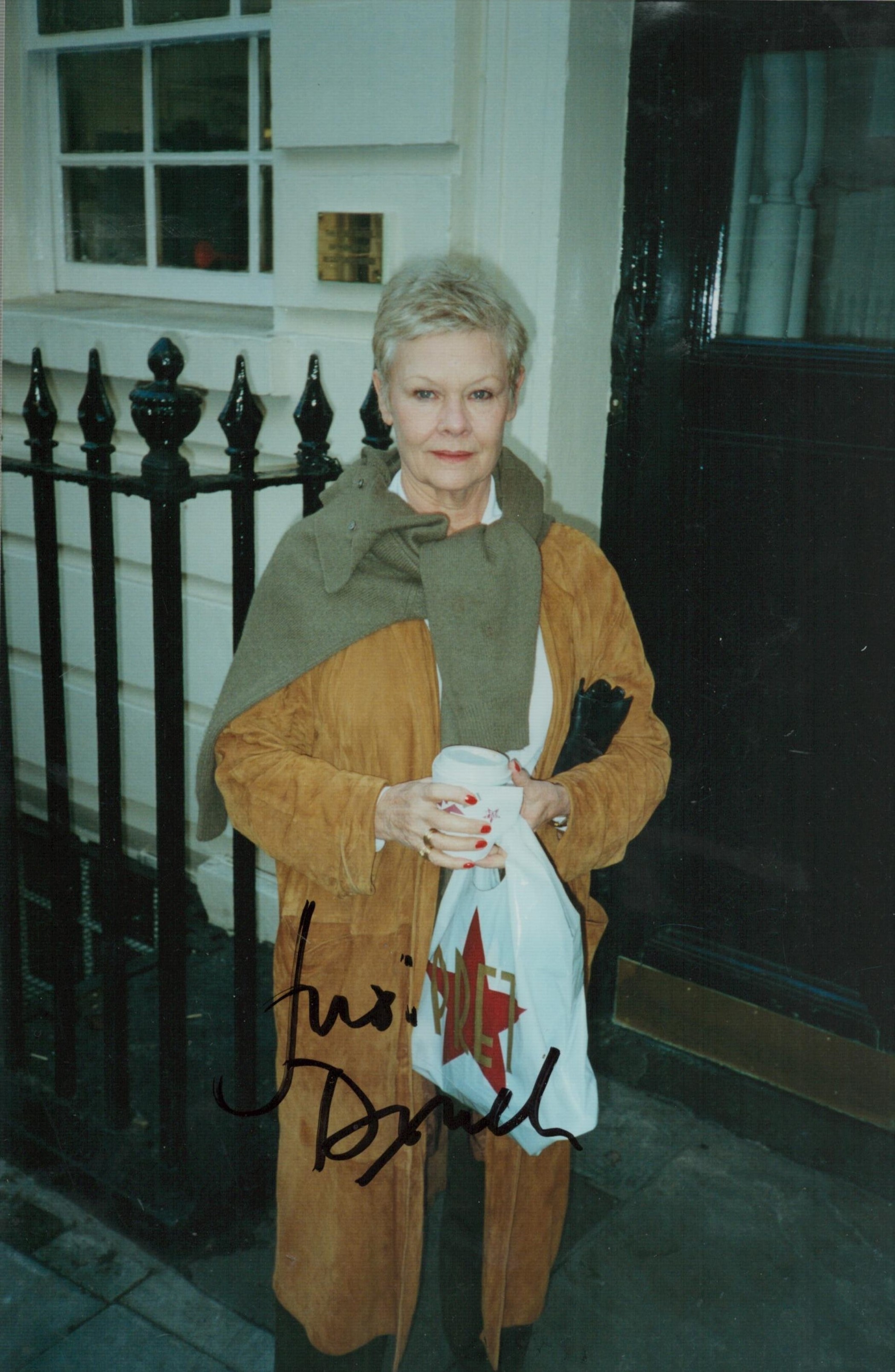 Amanda Donohoe signed magazine page, magazine page is a photo of Amanda Donohoe, A4 page. Good