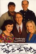 Elizabeth Carling signed 8x6 inch Goodnight Sweetheart colour promo photo. Dedicated. Good