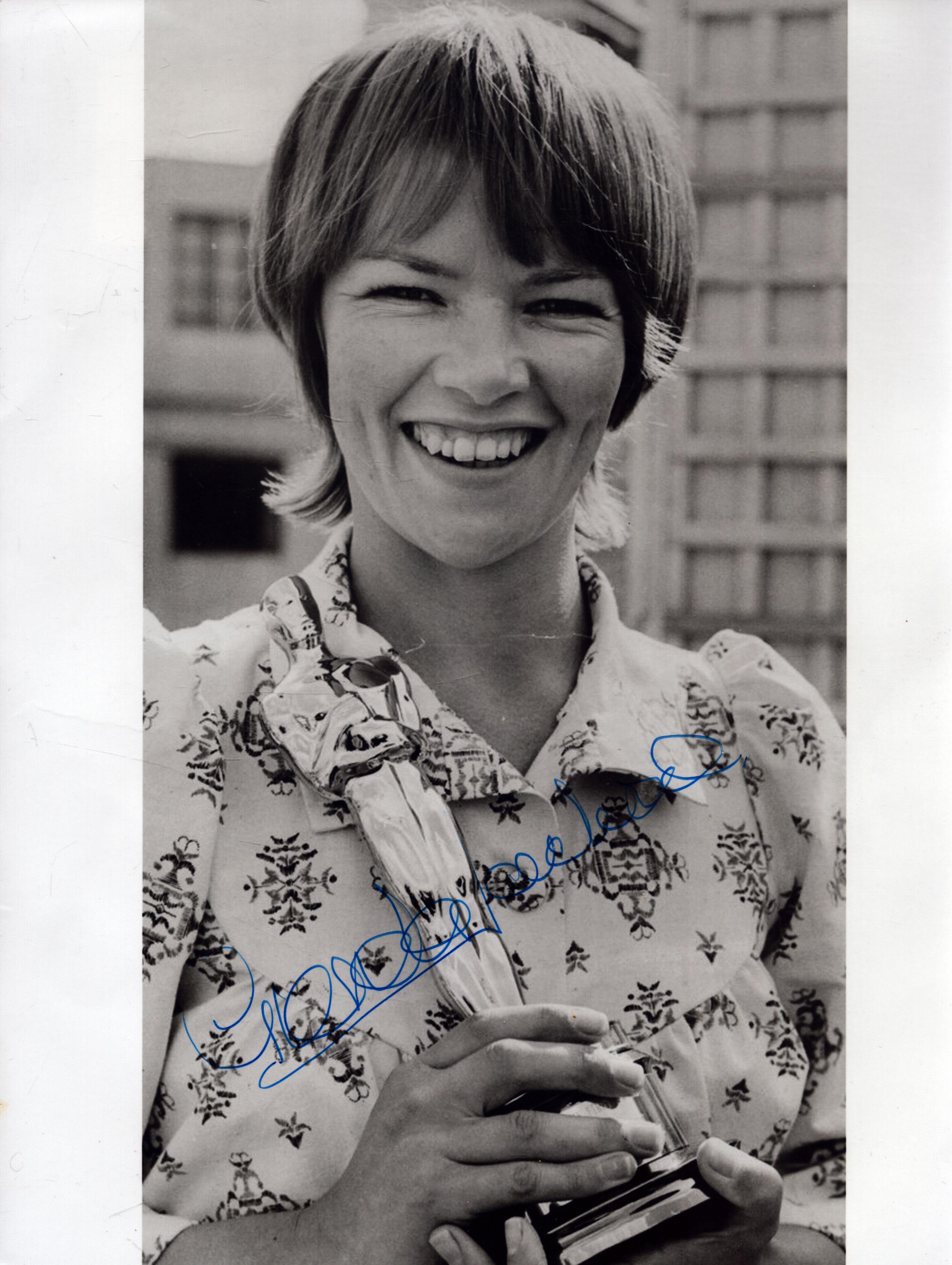 Glenda Jackson signed 10x8 inch vintage black and white vintage photo. Good condition. All