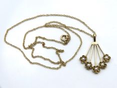 A 9ct gold 440mm long chain with fan shaped pearl