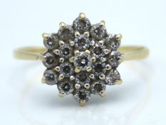 A 9ct gold diamond cluster ring of approx. 0.59ct,