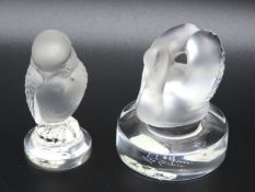 A Lalique swan paperweight twinned with a Lalique