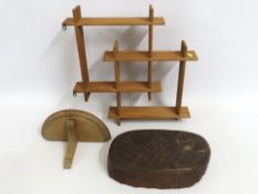 A mid 20thC. century gaybox shelf unit twined with