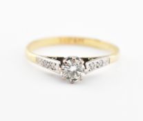18CT GOLD PLATINUM & DIAMOND SOLITAIRE RING