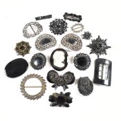 COLLECTION OF 19TH 20TH CENTURY JEWELLERY