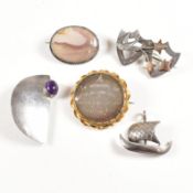 COLLECTION OF SILVER WHITE & YELLOW METAL BROOCH PINS & PENDANT