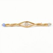 18CT GOLD & CHALCEDONY BROOCH PIN