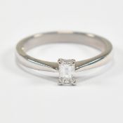 HALLMARKED 950 PLATINUM & DIAMOND SOLITAIRE RING