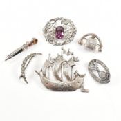 COLLECTION OF SILVER & WHITE METAL BROOCHES
