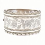 19TH CENTURY HALLMARKED SILVER HINGED BANGLE