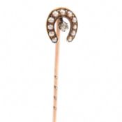 EARLY 20TH CENTURY GOLD PEARL & DIAMOND HORSESHOE STICK PIN