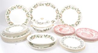 VINTAGE 20TH CENTURY WEDGWOOD STRAWBERRY HILL DINNER SET