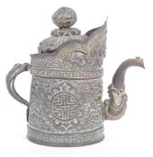 LARGE 19TH CENTURY CHINESE ORIENTAL TEAPOT