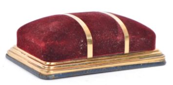 EARLY 20TH CENTURY VELVET & GILT METAL RING DISPLAY CASE