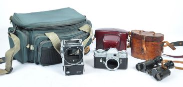 HASSELBLAD 500EL/M AND LEICAFLEX CAMERA BODIES