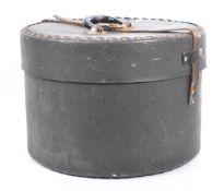 RETRO 1980S CIRCULAR TRAVEL BOX / HAT CARRY CASE